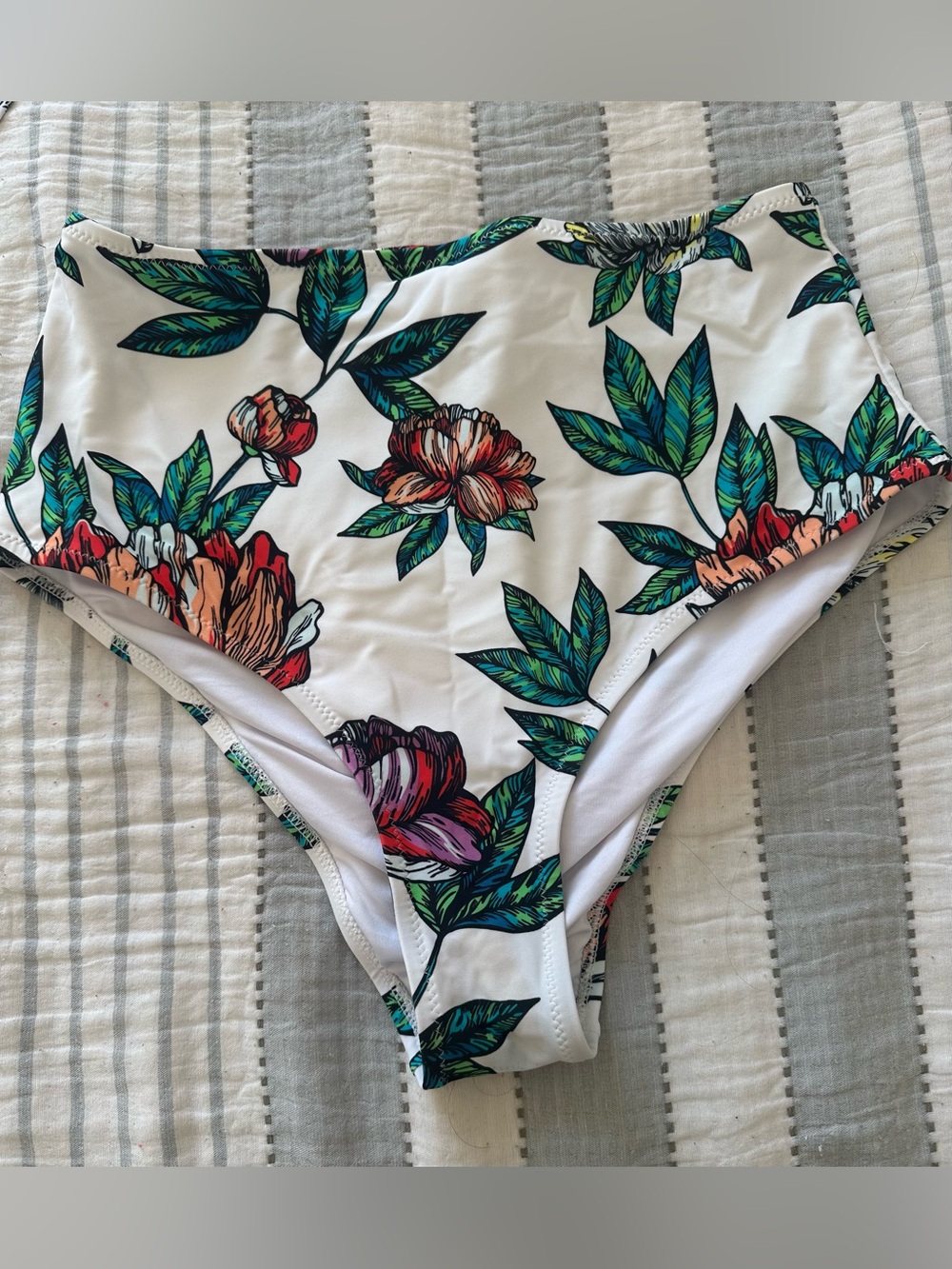 Cupshe White Floral High-Waist Bikini Bottoms
